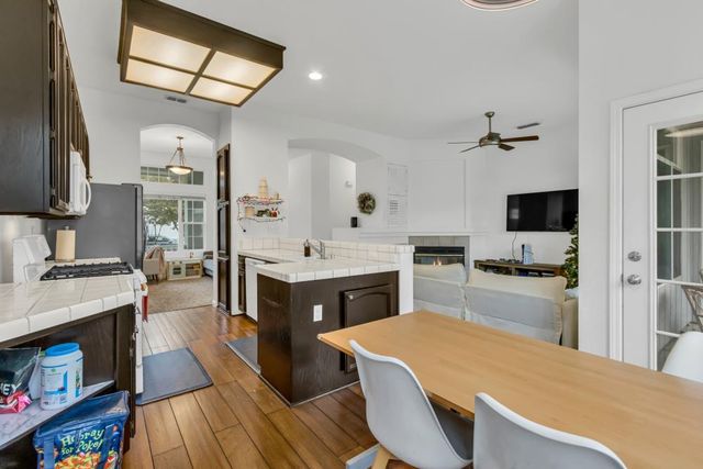 8679 Spring House Way, Elk Grove, CA 95624