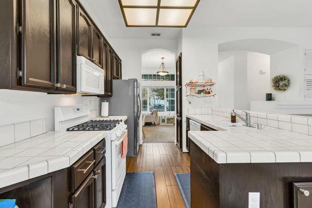 8679 Spring House Way, Elk Grove, CA 95624