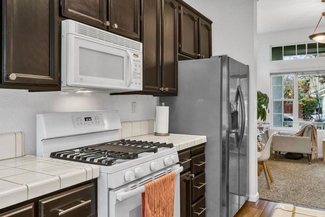 8679 Spring House Way, Elk Grove, CA 95624