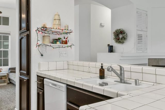 8679 Spring House Way, Elk Grove, CA 95624