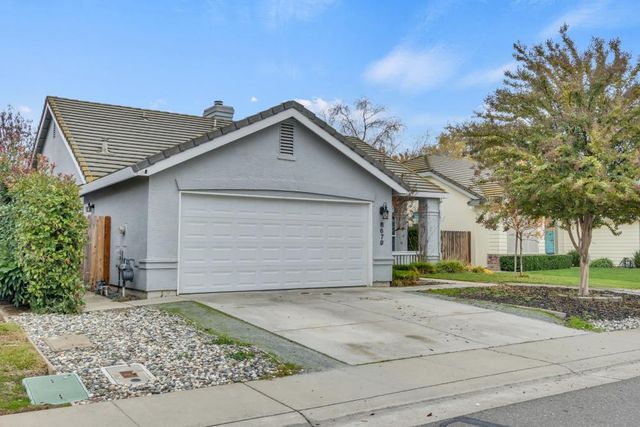 8679 Spring House Way, Elk Grove, CA 95624