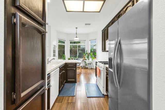 8679 Spring House Way, Elk Grove, CA 95624