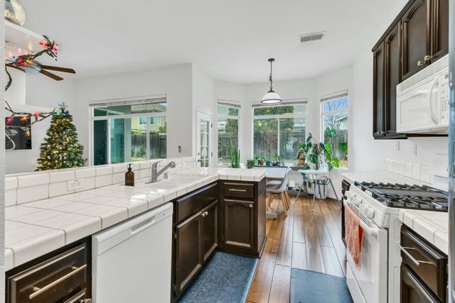 8679 Spring House Way, Elk Grove, CA 95624