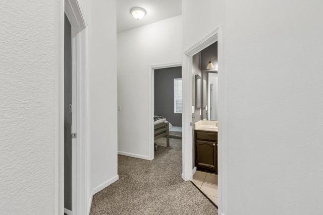 8679 Spring House Way, Elk Grove, CA 95624