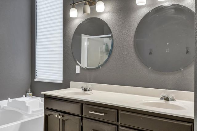 8679 Spring House Way, Elk Grove, CA 95624