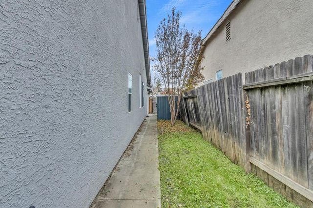 8679 Spring House Way, Elk Grove, CA 95624