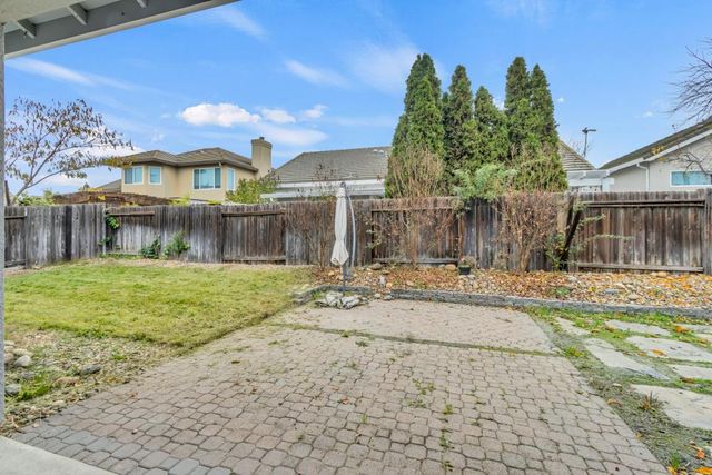 8679 Spring House Way, Elk Grove, CA 95624