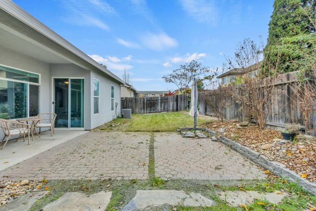 8679 Spring House Way, Elk Grove, CA 95624