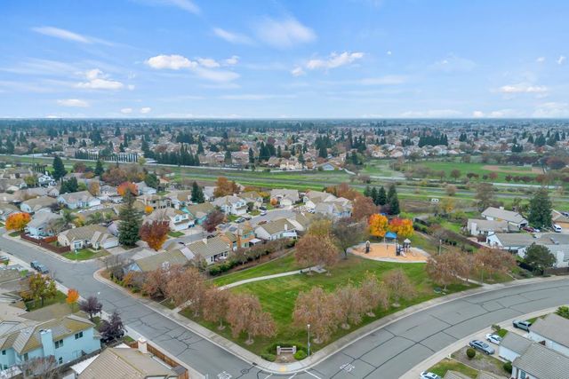 8679 Spring House Way, Elk Grove, CA 95624