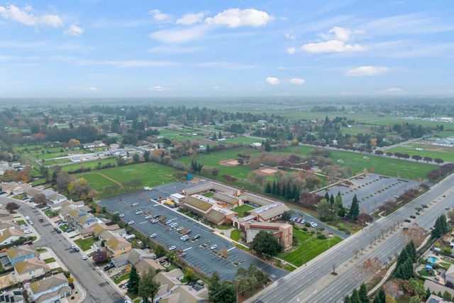 8679 Spring House Way, Elk Grove, CA 95624