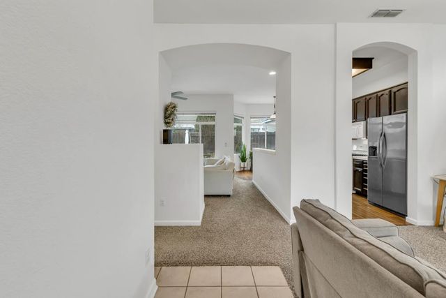 8679 Spring House Way, Elk Grove, CA 95624