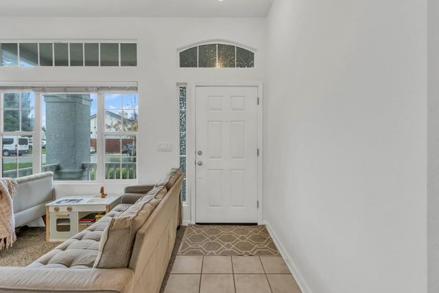 8679 Spring House Way, Elk Grove, CA 95624