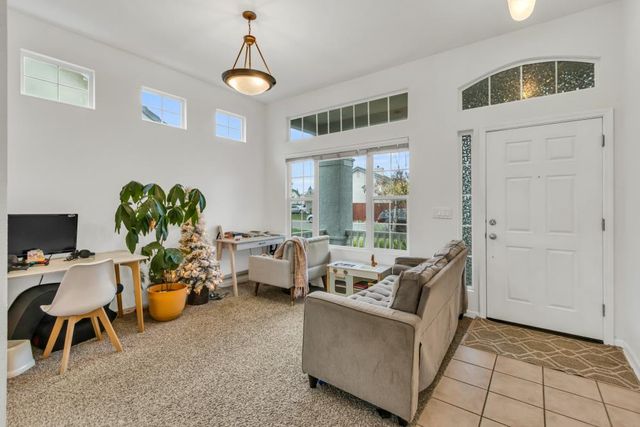 8679 Spring House Way, Elk Grove, CA 95624