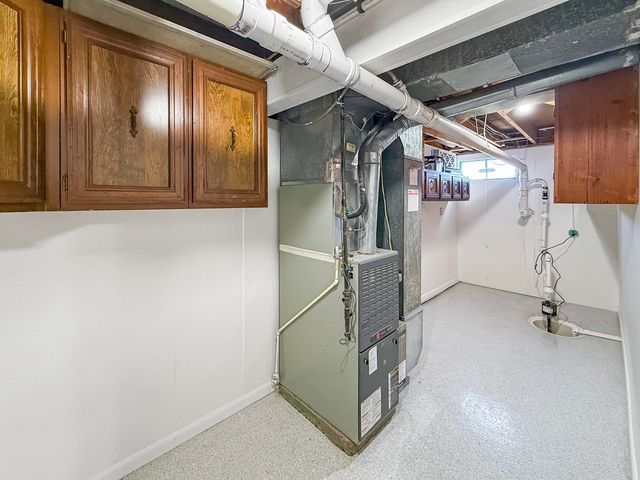 1165 N Henderson Road, Freeport, IL 61032