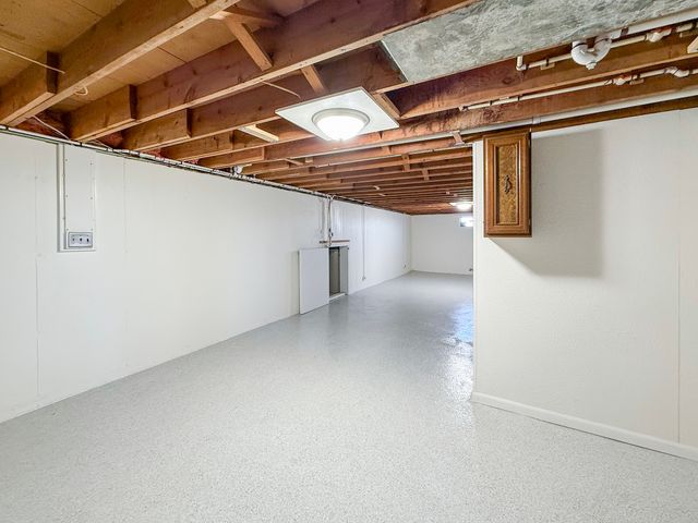 1165 N Henderson Road, Freeport, IL 61032