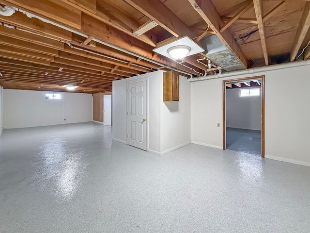 1165 N Henderson Road, Freeport, IL 61032