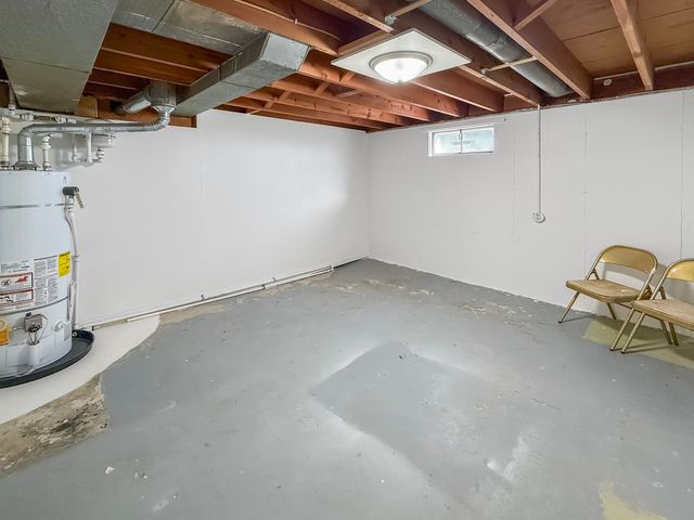 1165 N Henderson Road, Freeport, IL 61032