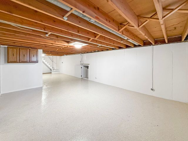 1165 N Henderson Road, Freeport, IL 61032