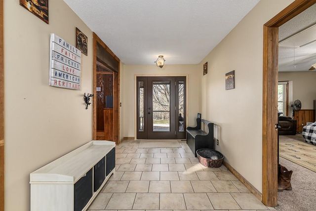 16551 Hollingsworth Road, Basehor, KS 66007