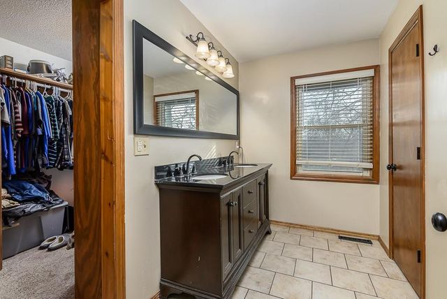 16551 Hollingsworth Road, Basehor, KS 66007