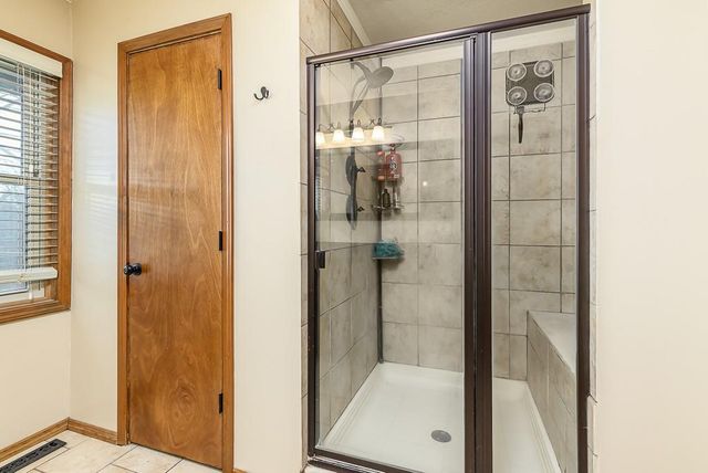 16551 Hollingsworth Road, Basehor, KS 66007