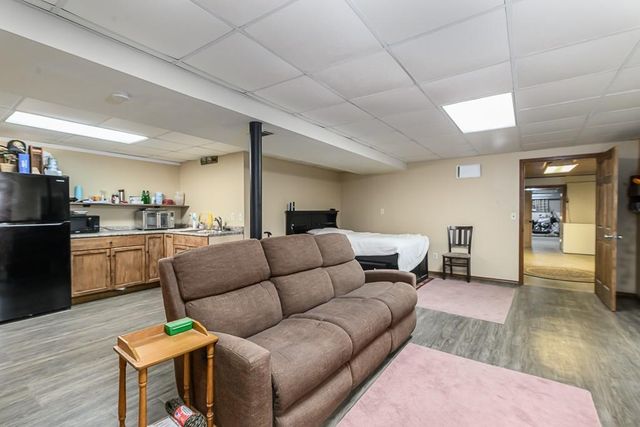 16551 Hollingsworth Road, Basehor, KS 66007