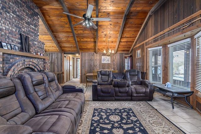 16551 Hollingsworth Road, Basehor, KS 66007