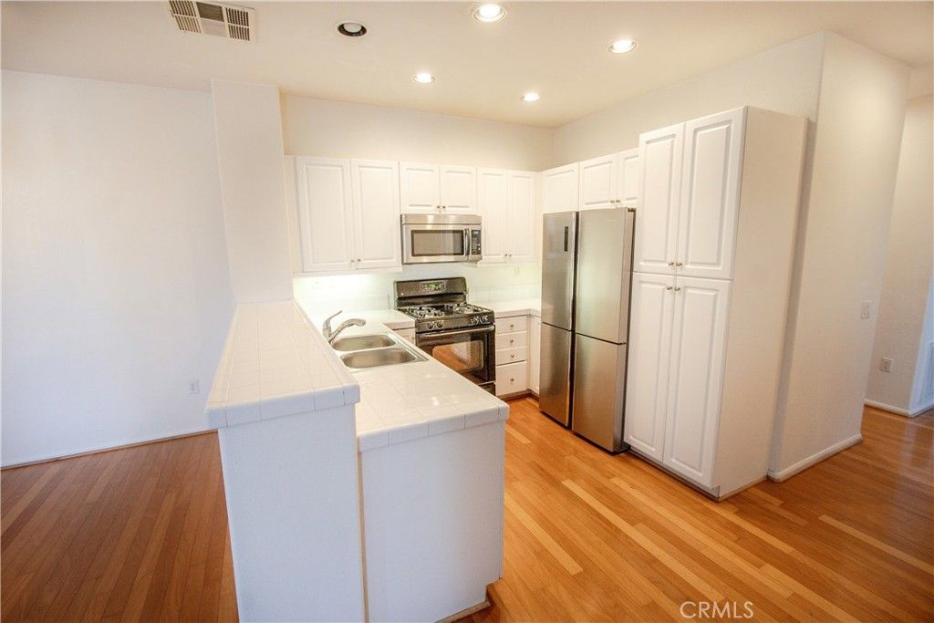 Image 3 of property listing at 17987 127 Lost Canyon 127, Canyon Country, CA 91387