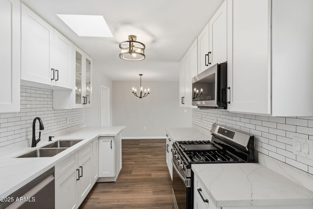 Image 10 of property listing at 10002 W TARRYTOWN Avenue, Sun City, AZ 85351