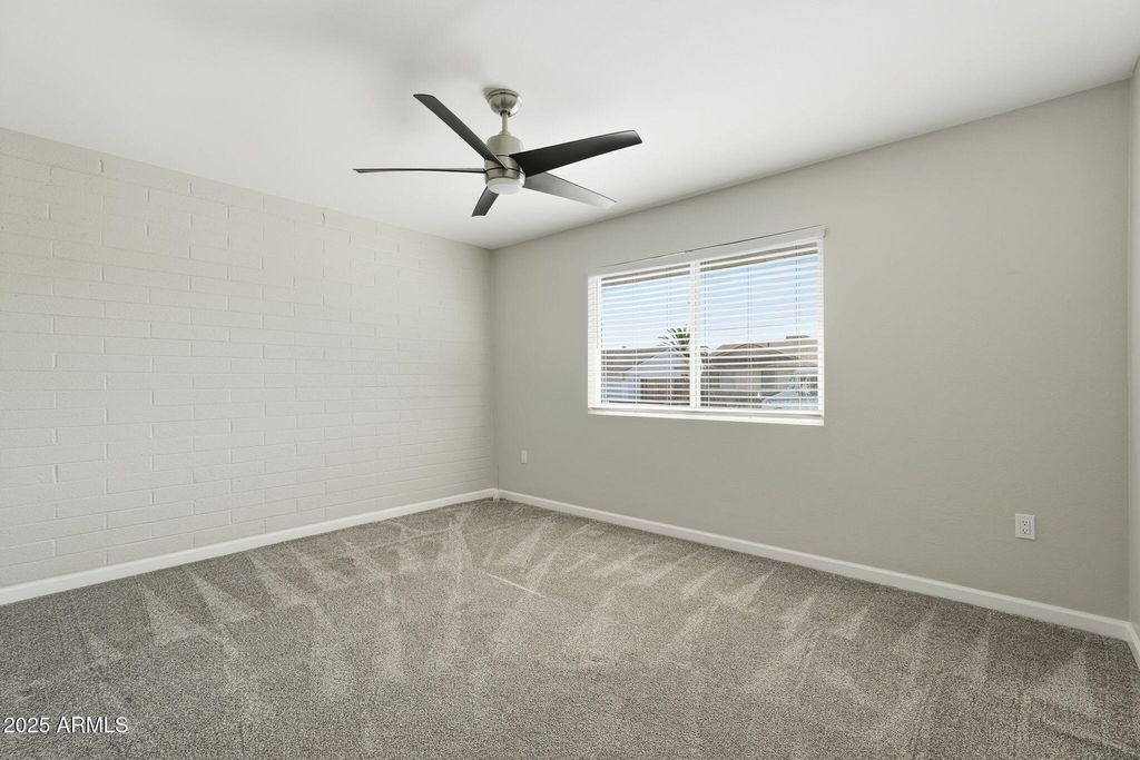 Image 12 of property listing at 10002 W TARRYTOWN Avenue, Sun City, AZ 85351