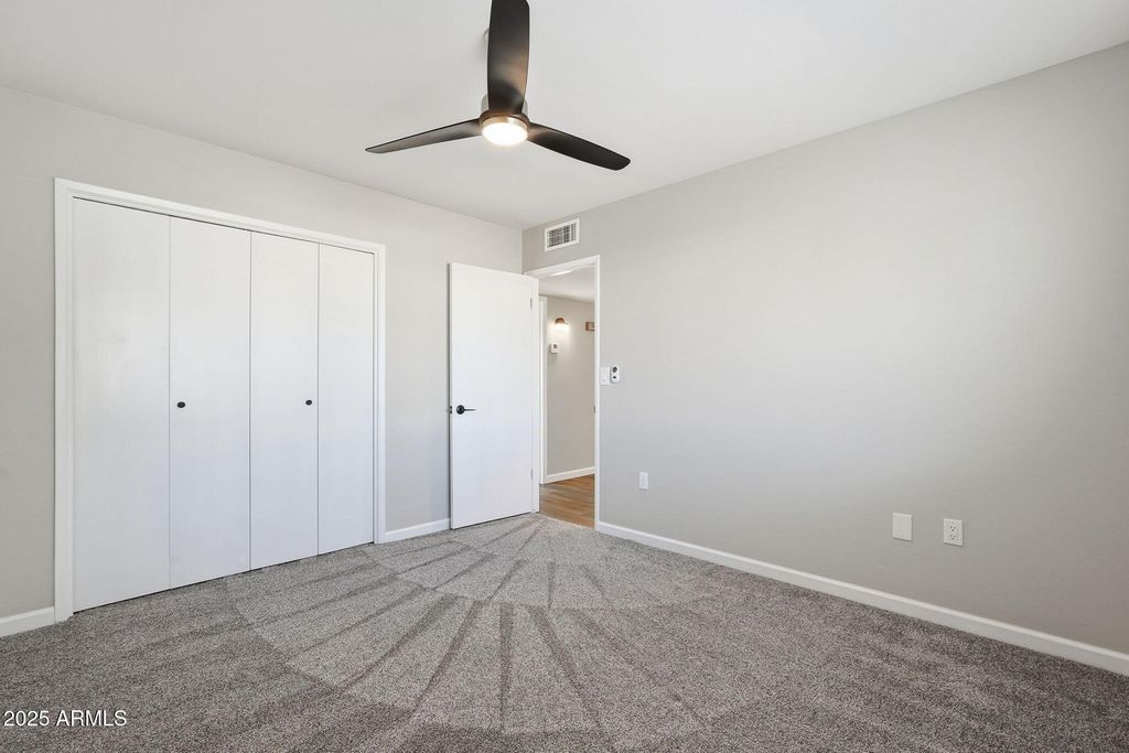 Image 14 of property listing at 10002 W TARRYTOWN Avenue, Sun City, AZ 85351