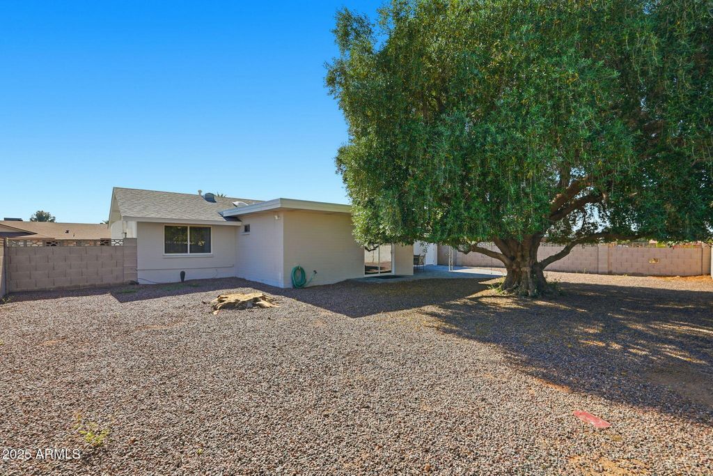 Image 31 of property listing at 10002 W TARRYTOWN Avenue, Sun City, AZ 85351