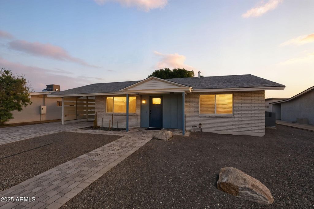 Image 34 of property listing at 10002 W TARRYTOWN Avenue, Sun City, AZ 85351