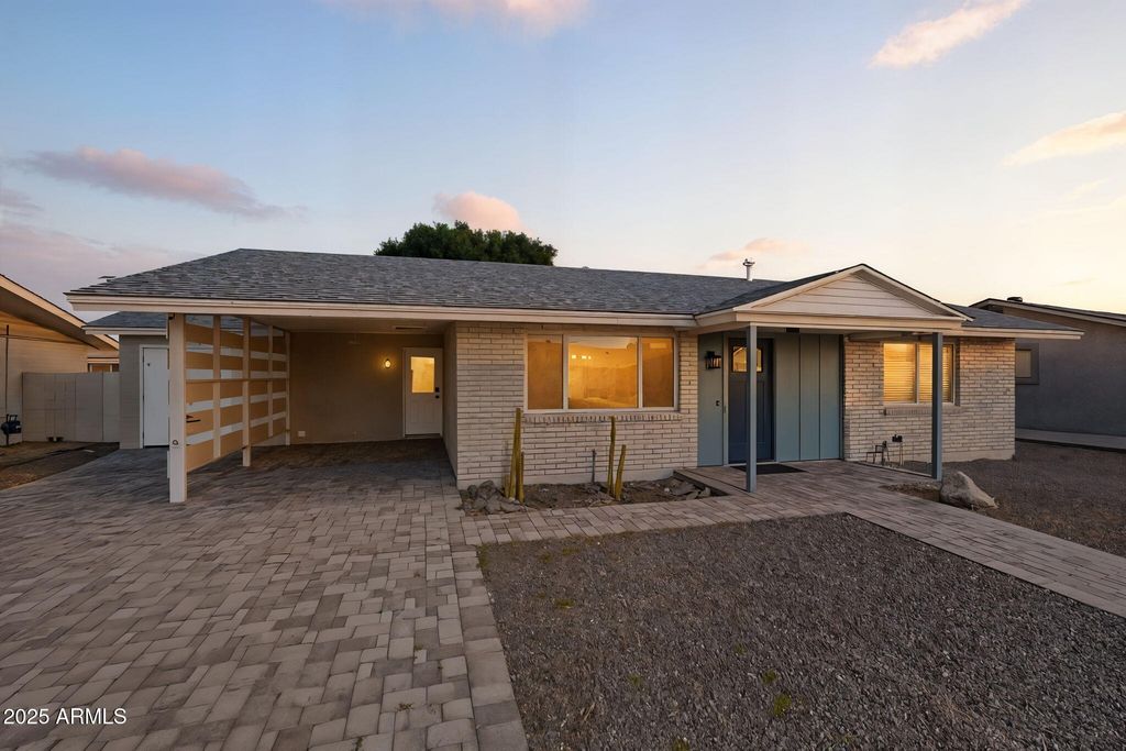 Image 35 of property listing at 10002 W TARRYTOWN Avenue, Sun City, AZ 85351