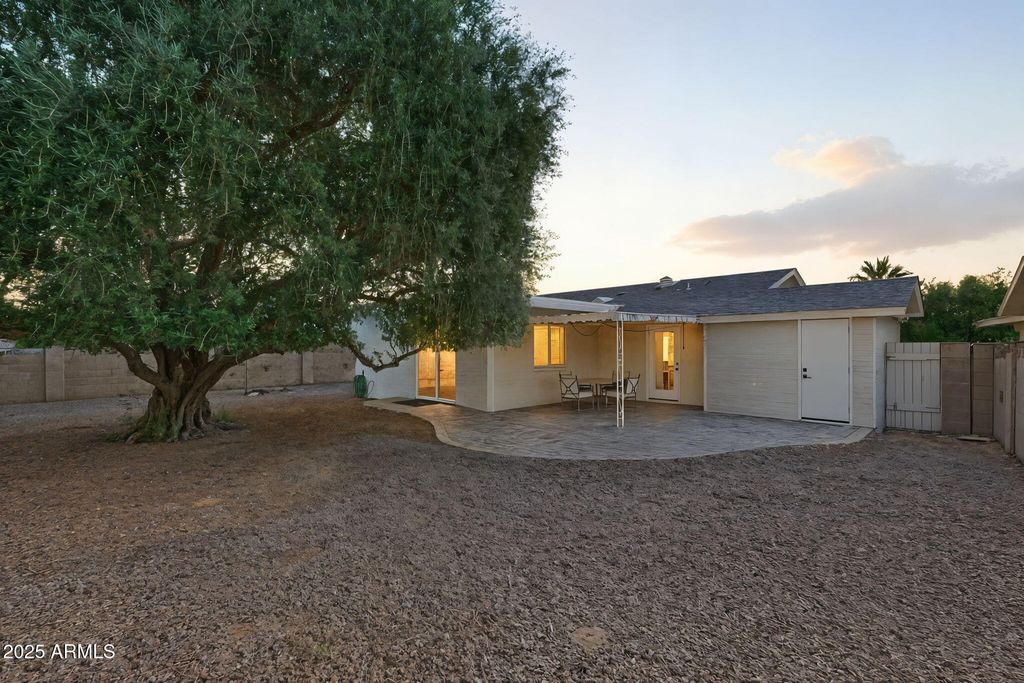 Image 36 of property listing at 10002 W TARRYTOWN Avenue, Sun City, AZ 85351