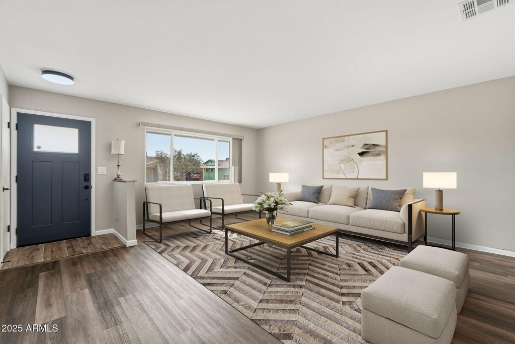 Image 4 of property listing at 10002 W TARRYTOWN Avenue, Sun City, AZ 85351