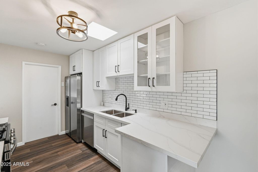 Image 8 of property listing at 10002 W TARRYTOWN Avenue, Sun City, AZ 85351