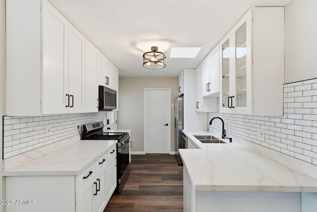 Image 9 of property listing at 10002 W TARRYTOWN Avenue, Sun City, AZ 85351