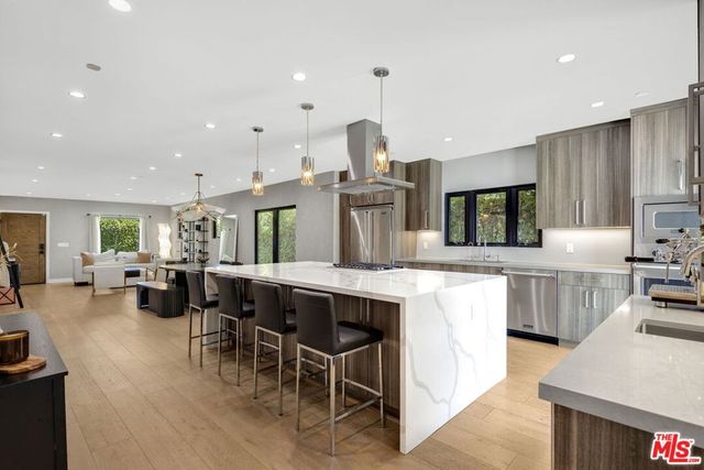 713 N Sierra Bonita Avenue, Los Angeles, CA 90046
