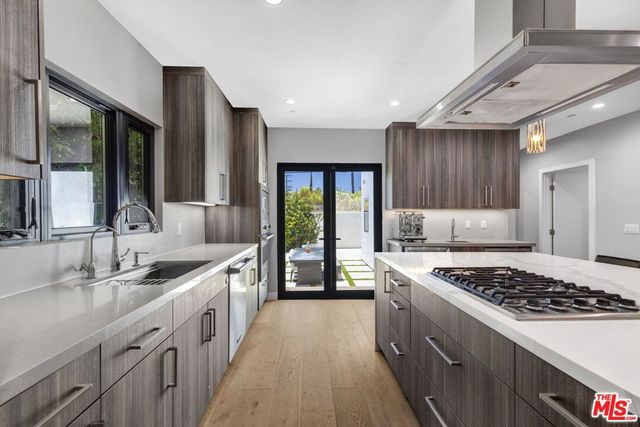 713 N Sierra Bonita Avenue, Los Angeles, CA 90046