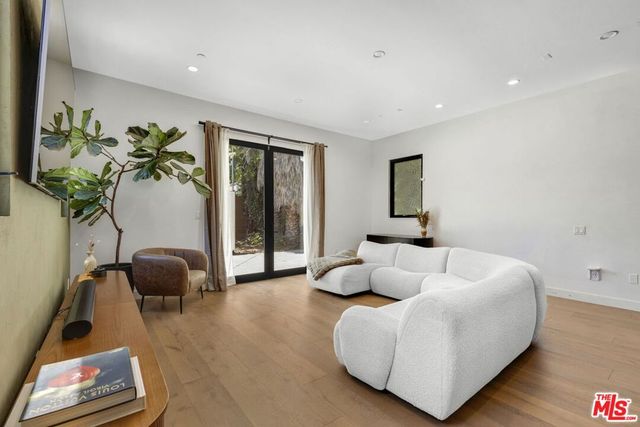 713 N Sierra Bonita Avenue, Los Angeles, CA 90046