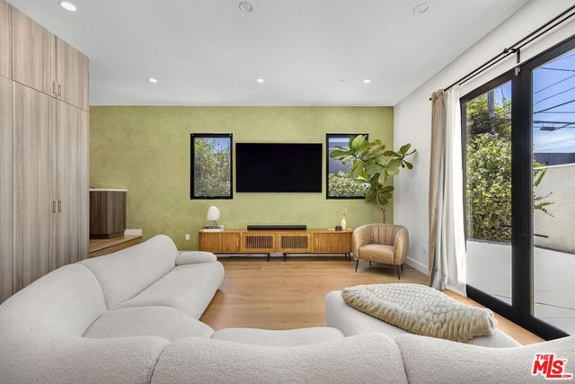 713 N Sierra Bonita Avenue, Los Angeles, CA 90046