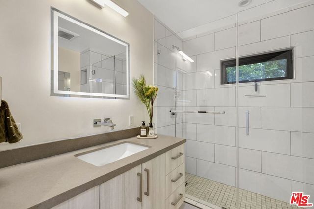 713 N Sierra Bonita Avenue, Los Angeles, CA 90046