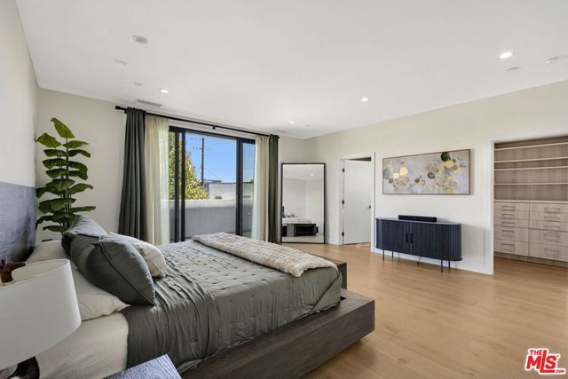 713 N Sierra Bonita Avenue, Los Angeles, CA 90046