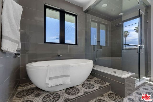 713 N Sierra Bonita Avenue, Los Angeles, CA 90046