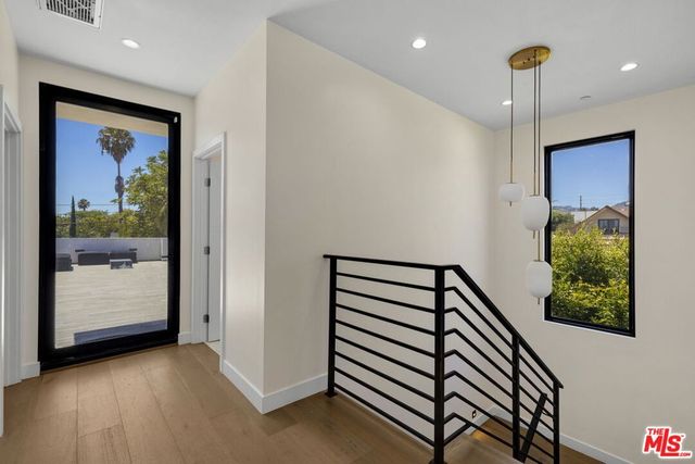 713 N Sierra Bonita Avenue, Los Angeles, CA 90046