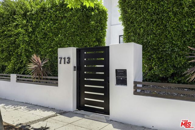 713 N Sierra Bonita Avenue, Los Angeles, CA 90046