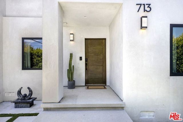 713 N Sierra Bonita Avenue, Los Angeles, CA 90046
