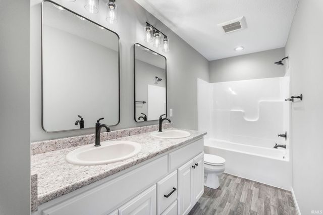 1409 Pyke Grove Pass, Huntertown, IN 46748