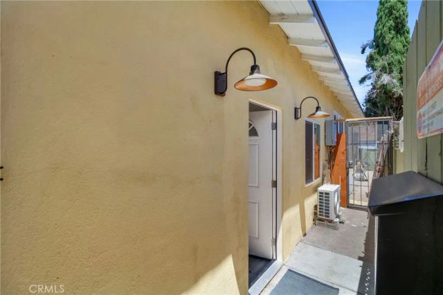 18947 Cantlay Street, Reseda, CA 91335